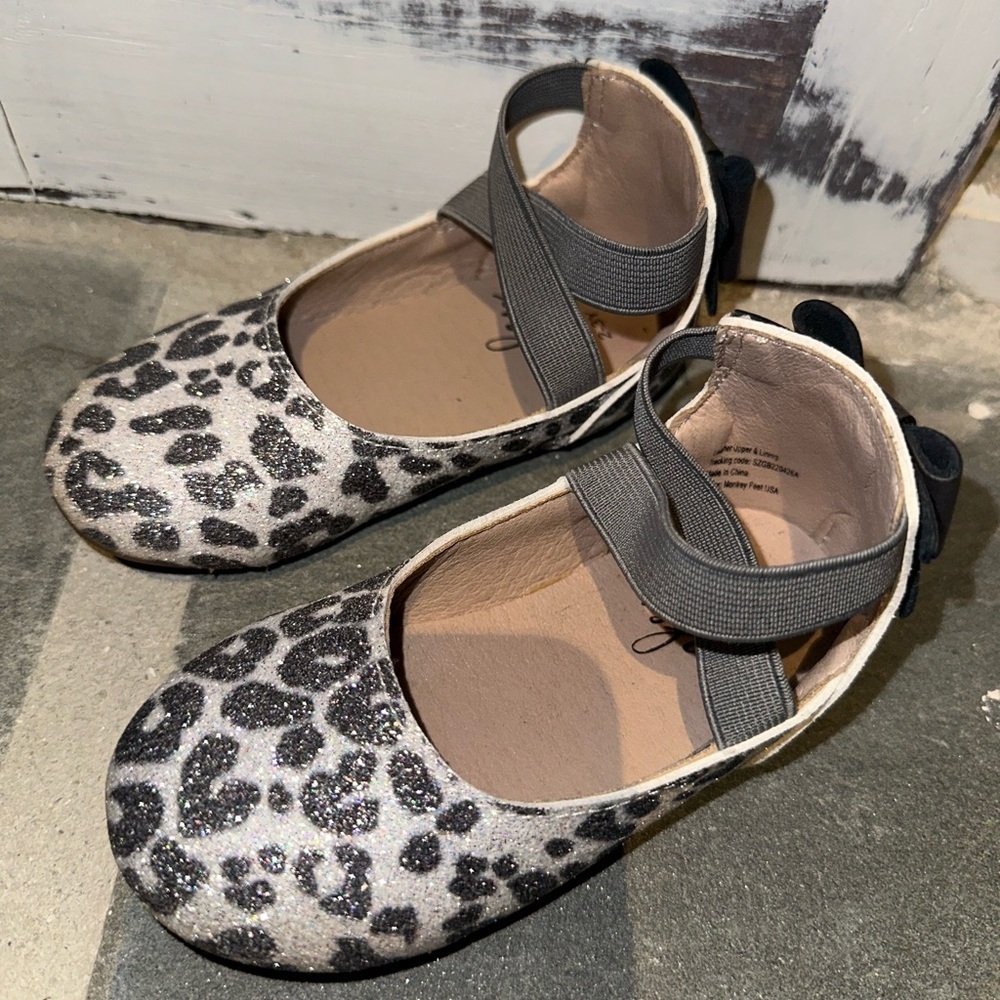 Monkey Feet Glitter Gray Leopard Print Stylish Leather Strap & Bow Slide’s - Picture 8 of 9